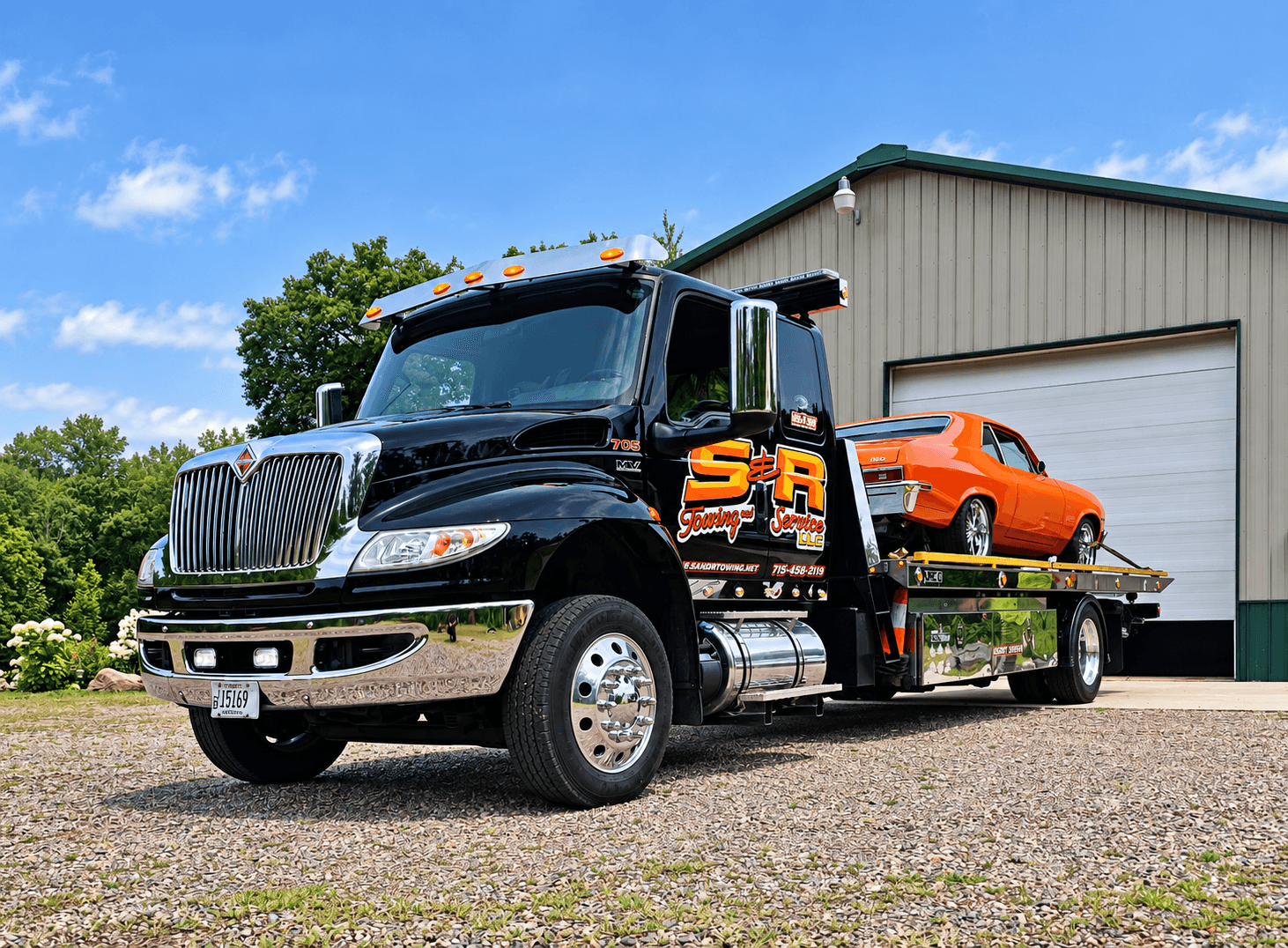 S&R Towing truck